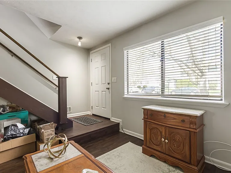 644 Eastbrooke Ln — Photo 3