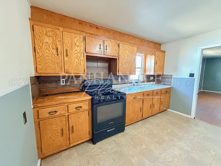 528 Hazel St — Photo 10