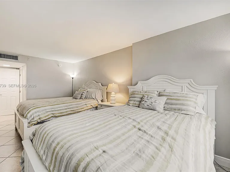 6039 Collins Ave #936 — Photo 3