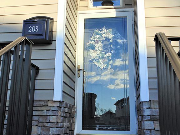 4th image of 208 Genesee Ave