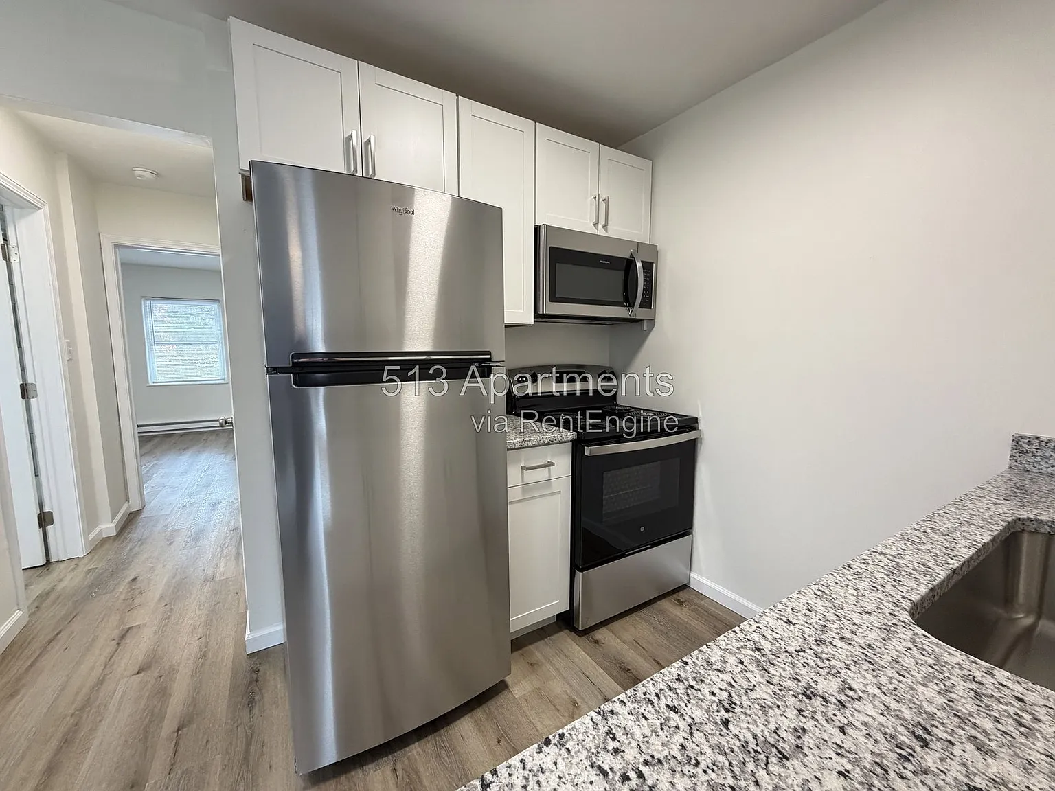 1 bed, 1.0 bath, 750 sqft, $1,050 — Photo 2