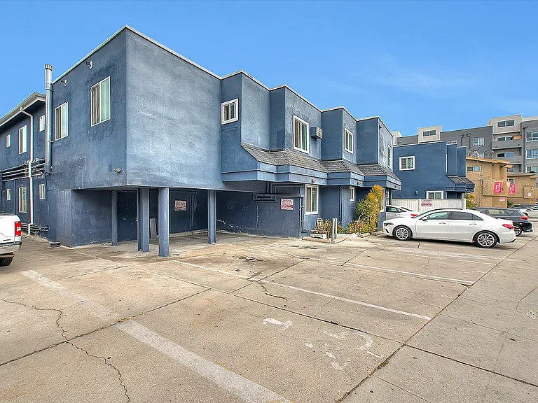 2830 S Sepulveda — Photo 43