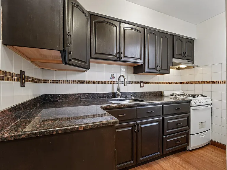 121 Garrison Ave #204 — Photo 3