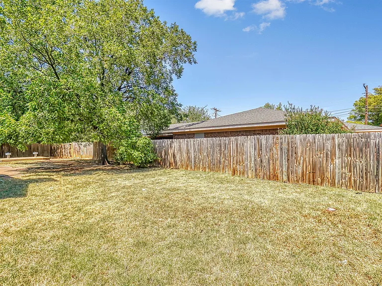 201 Cardinal Cir S — Photo 36