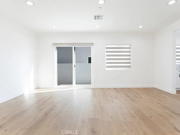 12340 Lull St — Photo 32
