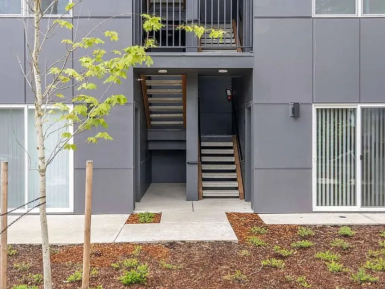 9050 NE Hoyt St #9 — Photo 1