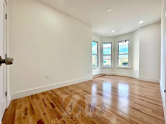 Rented by Zjama Realty Corp | media 13