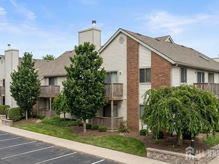 4707 Ravens Crest Dr — Photo 1