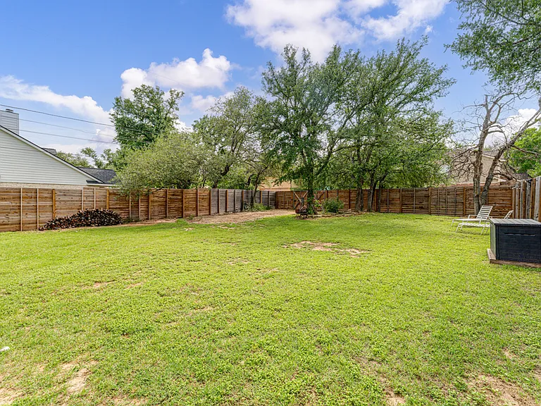 1409 Lantern Light Dr — Photo 22