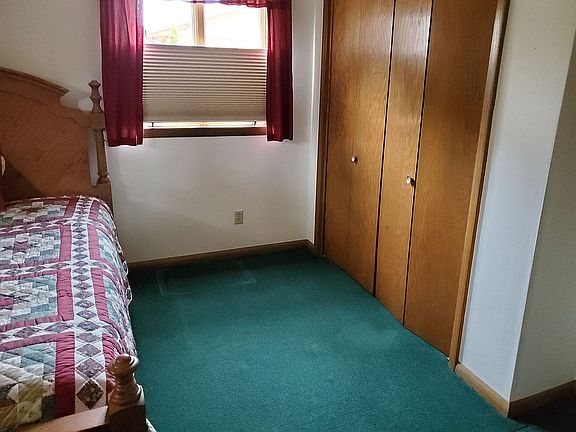 3rd image of 822 Huron Ave