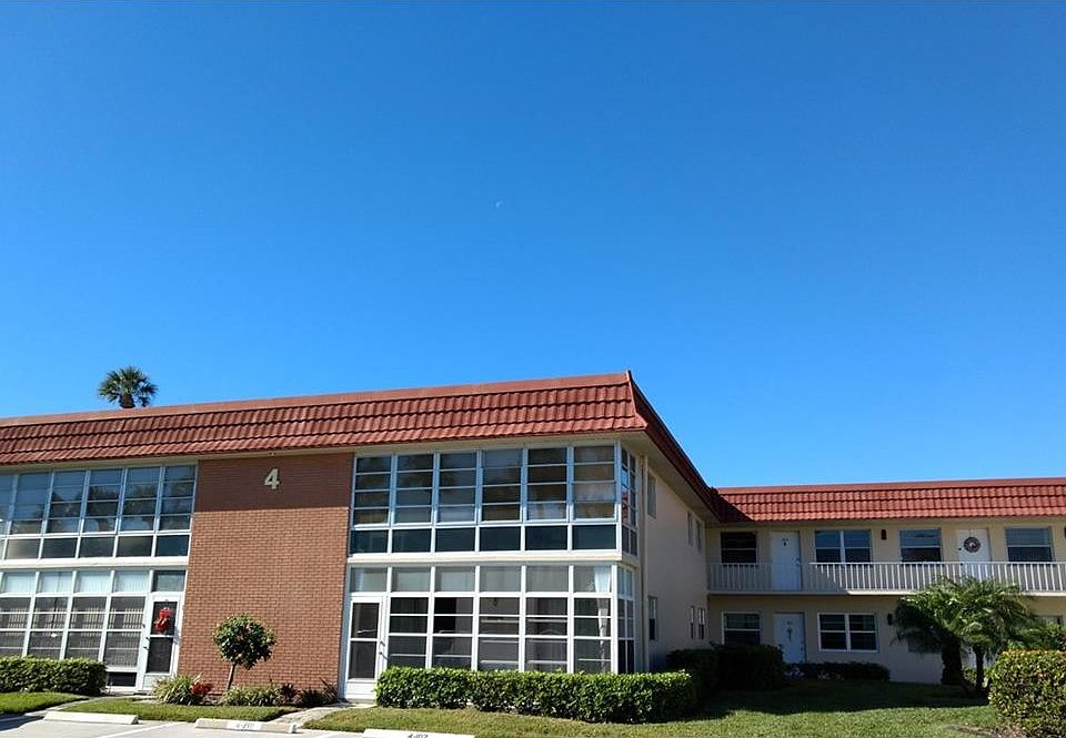 1st image of 4 Vista Palm Ln