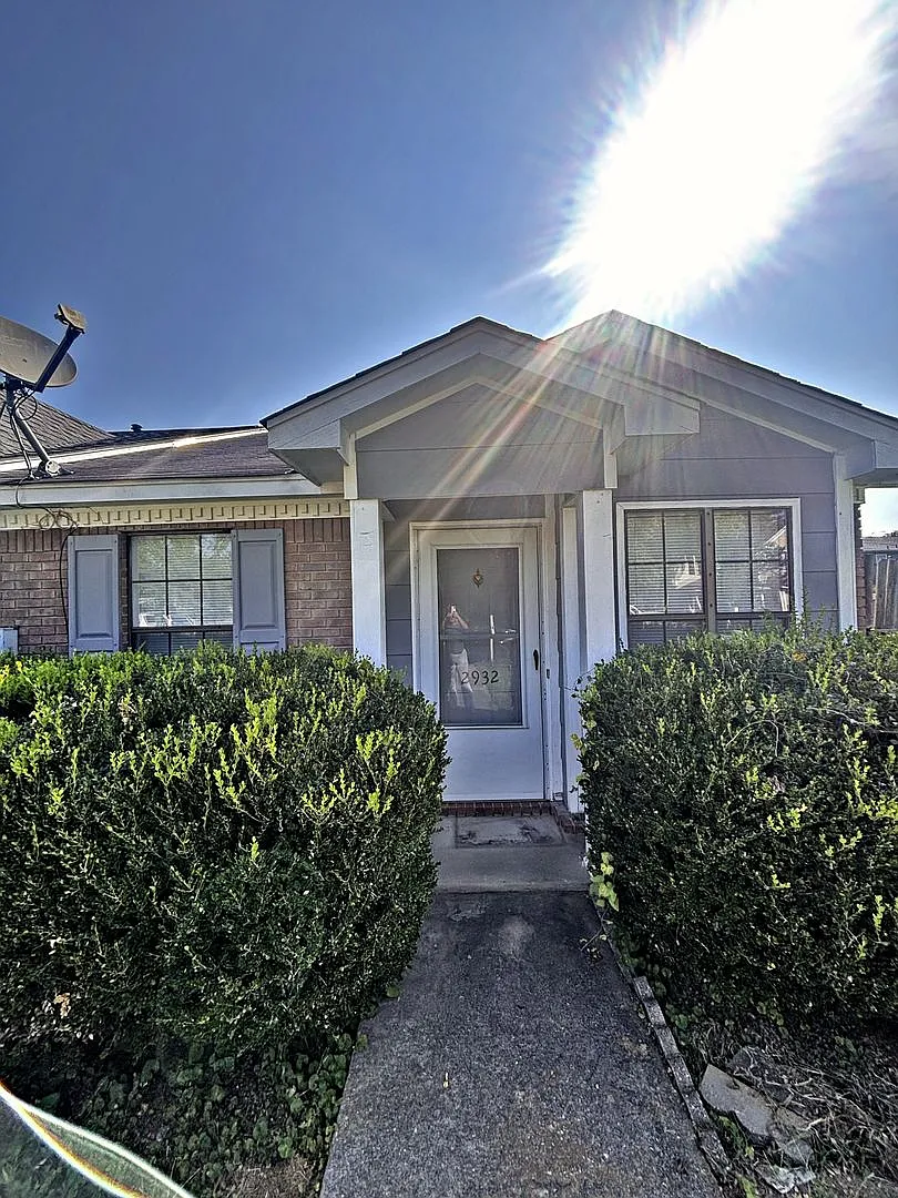 2br / 2ba Condo - Decatur Sw — Photo 1