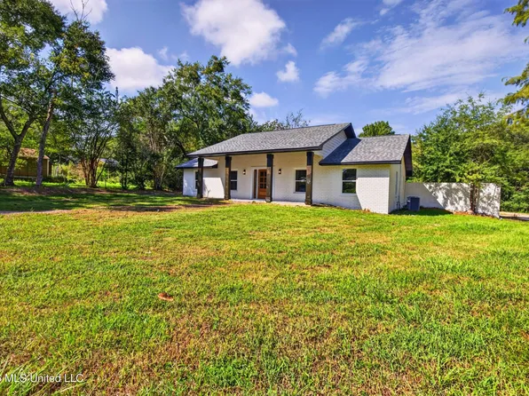 1305 Pine St, Gulfport, MS 39507