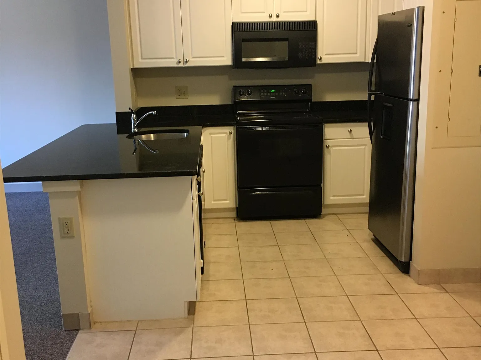 10 Florence Street - 406 — Photo 2