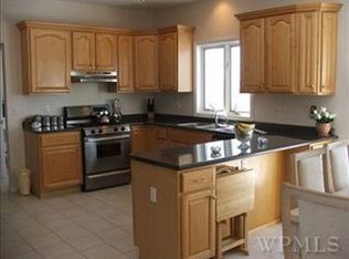 124 Mayfair Rd, Poughquag, NY 12570