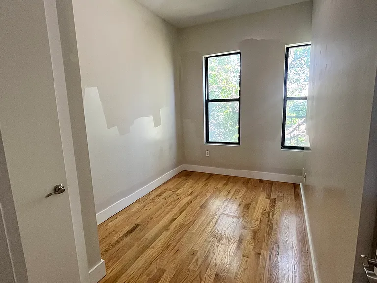 323 Melrose St #3F — Photo 10