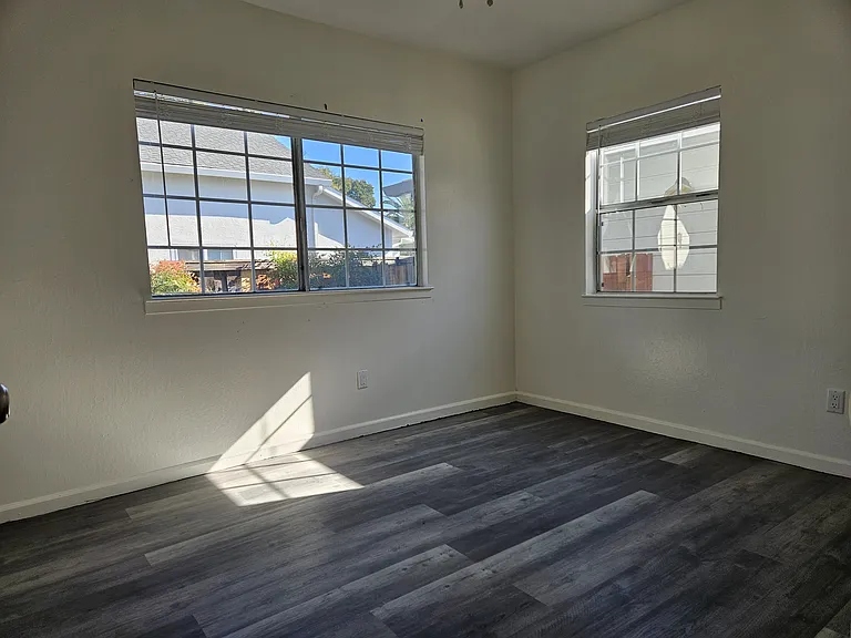 523 W 6th St #C — Photo 10