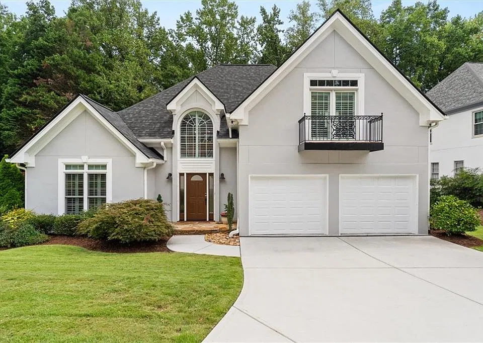 4512 Woodhaven NE