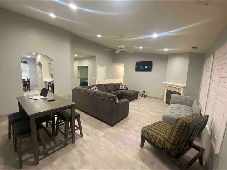 1209 Fairway Dr — Photo 2