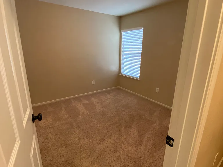 1509 Lathwell Way — Photo 12