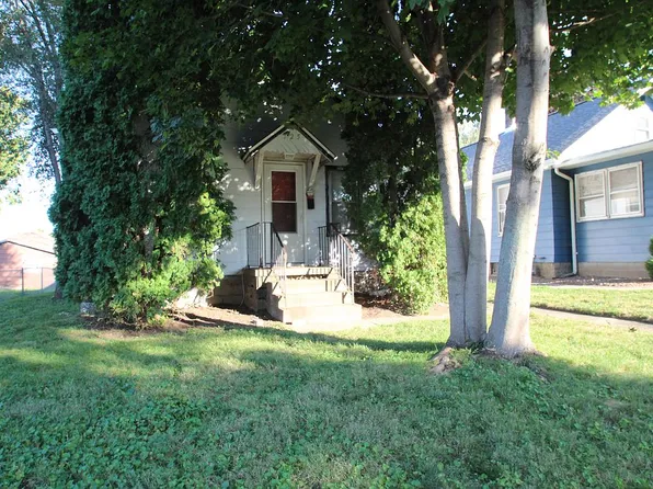 125 13th St, Silvis, IL 61282