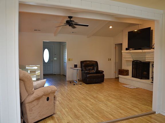 5th image of 4523 Woodcrest Cir