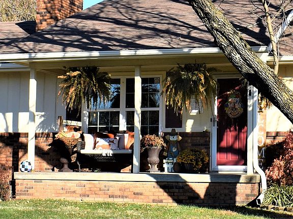 2nd image of 405 Catalina Dr