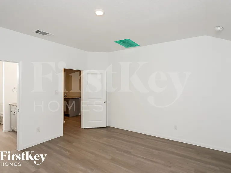 9246 Landa Fls — Photo 6