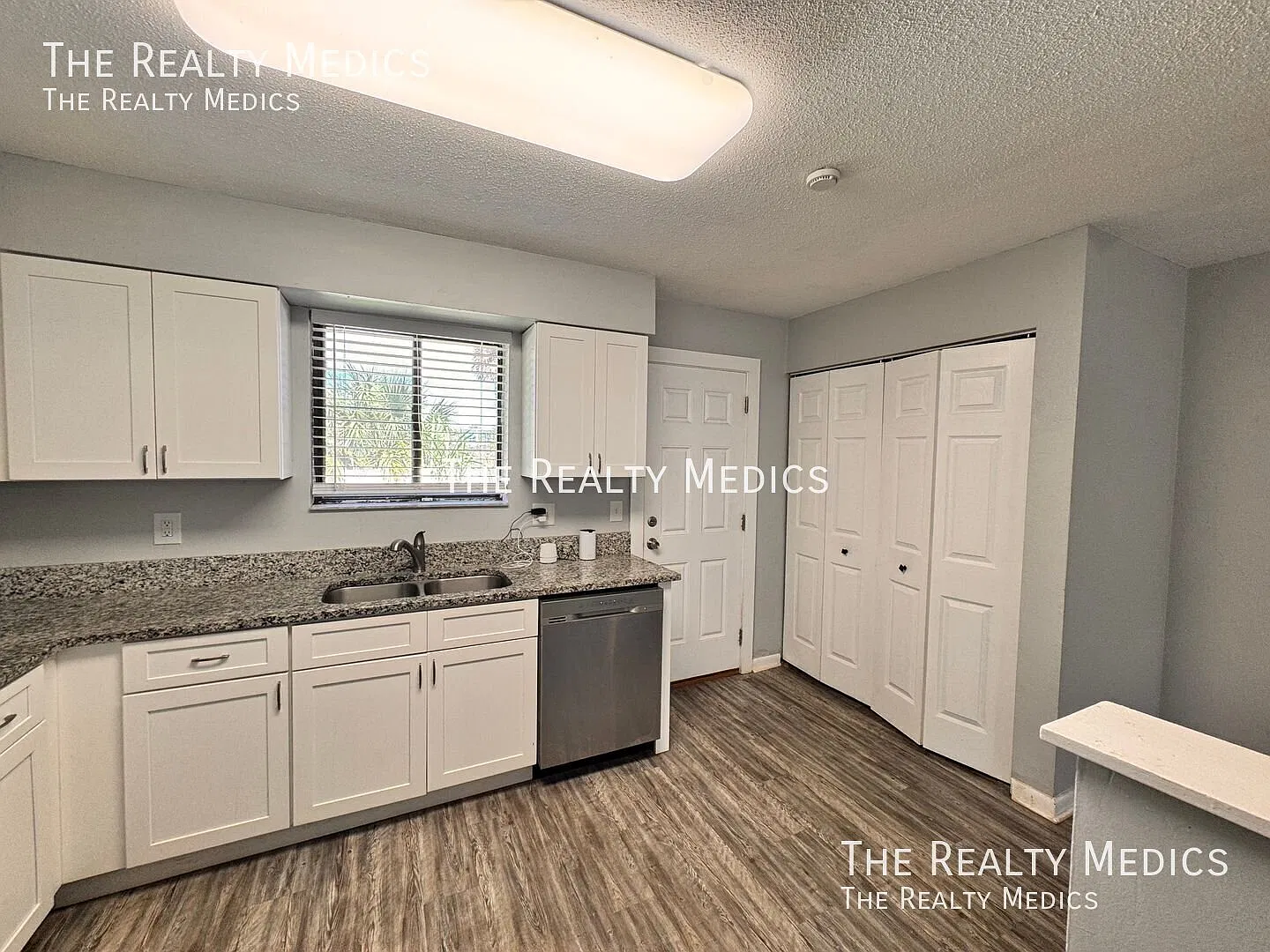 Newly Renovated 2/2 - 10 Minutes From The Worlds Most Famous Beach - Daytona! — Photo 2