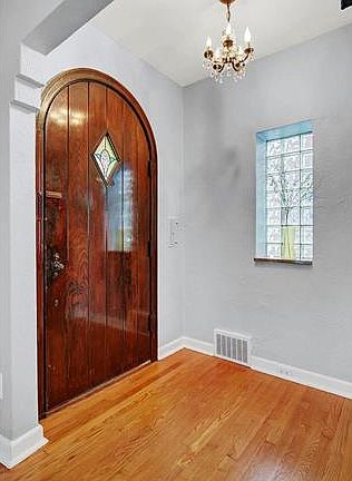 2nd image of 5354 Lindenwood Ave