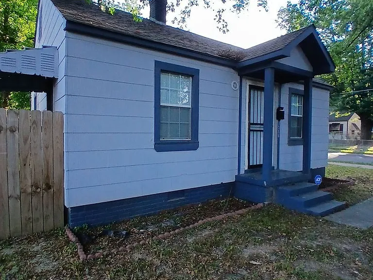 3088 Manhattan Ave — Photo 3