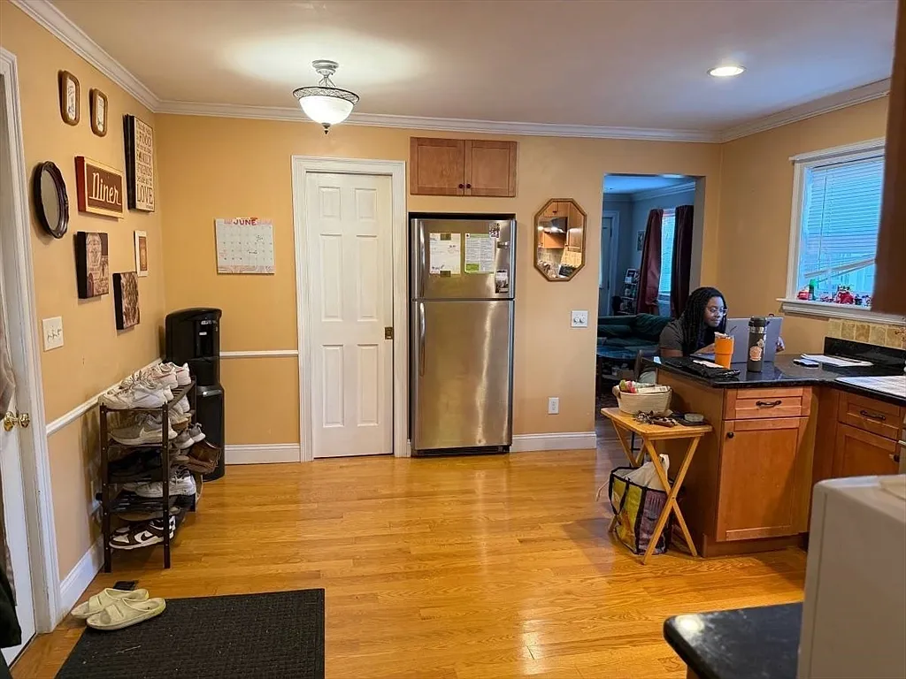 2 bed, 2.0 bath, 2000 sqft, $3,100 — Photo 2