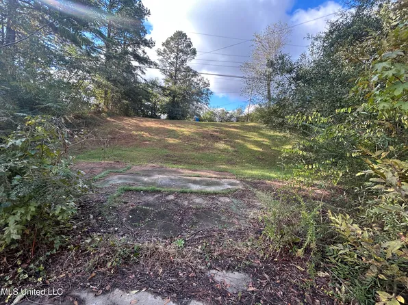 106 Pine Dr, Winona, MS 38967