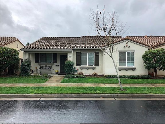 2nd image of 1356 White Oak Pl