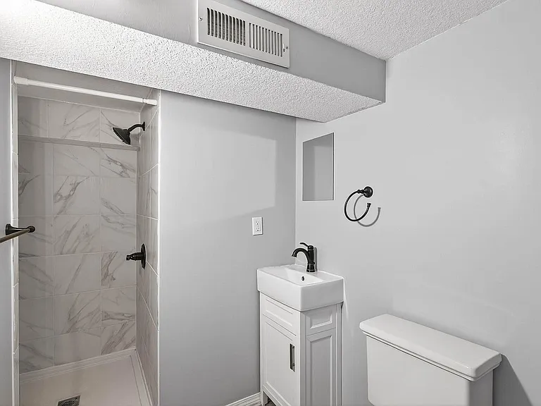 2199 Oakwood Dr — Photo 25