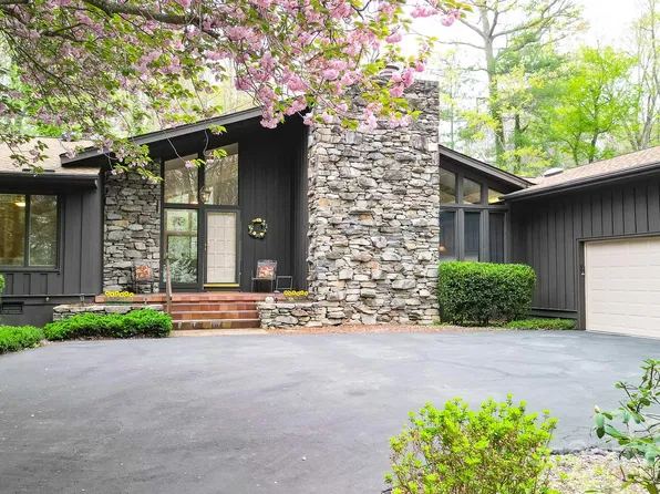 3015 Chestnut Tree Rd, Hendersonville, NC 28792