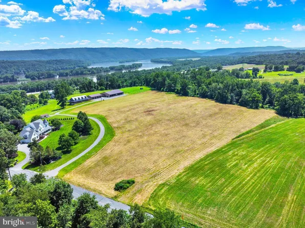 15 Blacksnake Rd, Duncannon, PA 17020