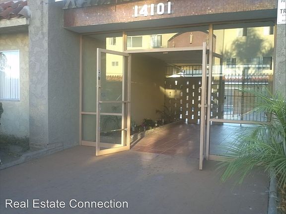 5th image of 14101 Doty Ave APT 34