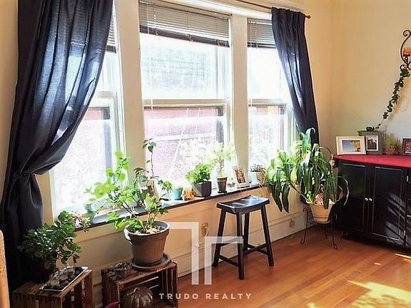 2nd image of 3549 N Janssen Ave #2