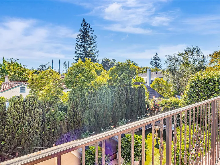 1568 Mariposa Ave — Photo 51