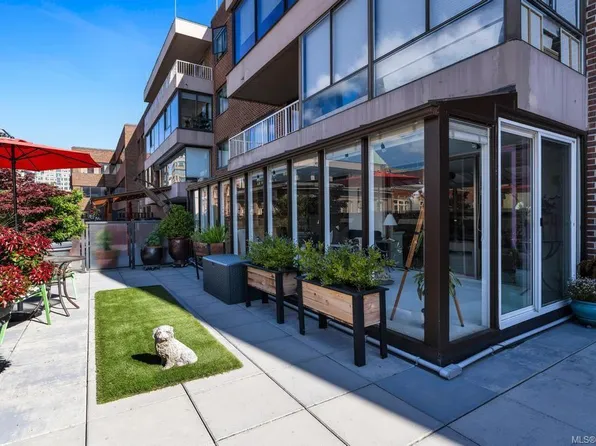 525 Broughton St #306, Victoria, BC V8W 3E2