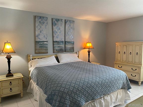 3rd image of 2899 Collins Ave APT 723