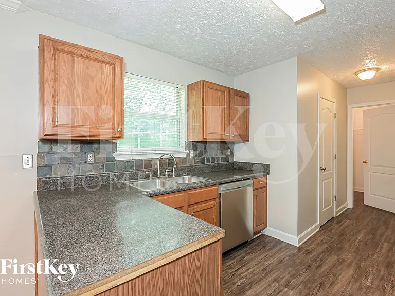 4447 Chester Ln — Photo 5
