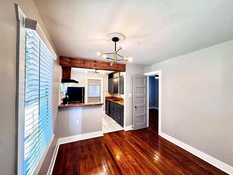 1018 Dunbar St — Photo 12