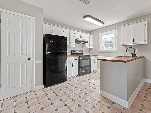 5th image of 169 Richmond St