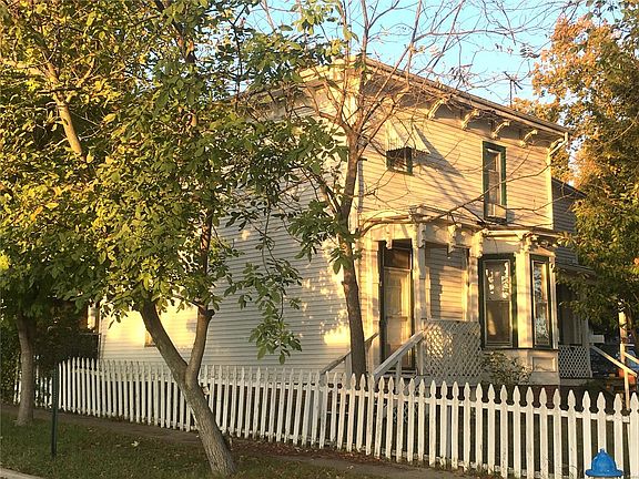 4th image of 101 E Oak St