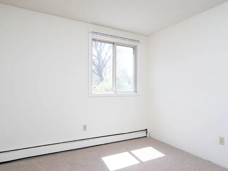 2122 Grand Ave S — Photo 9