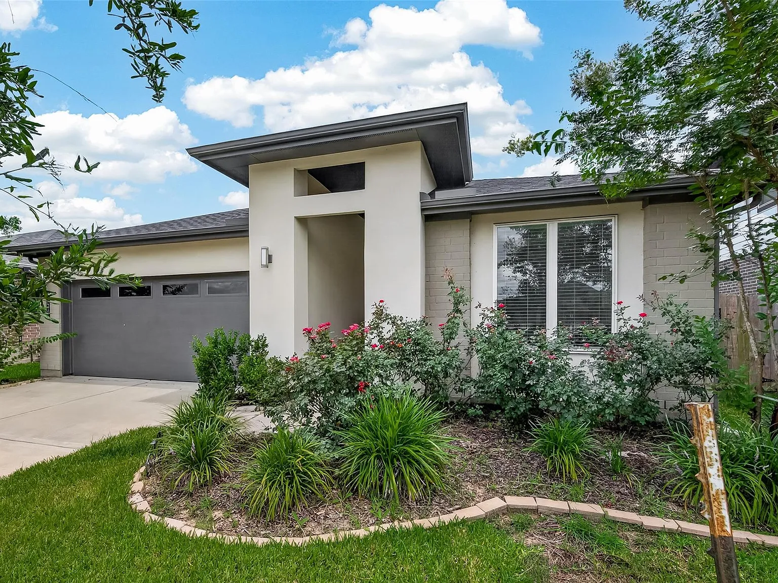 4 bed, 3.0 bath, 2306 sqft, $2,950 — Photo 4
