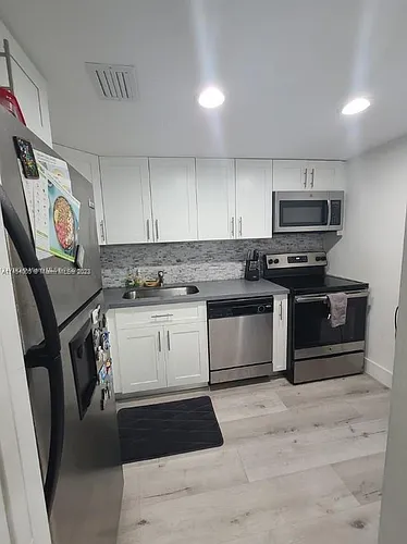 3750 Inverrary Dr Photo 1