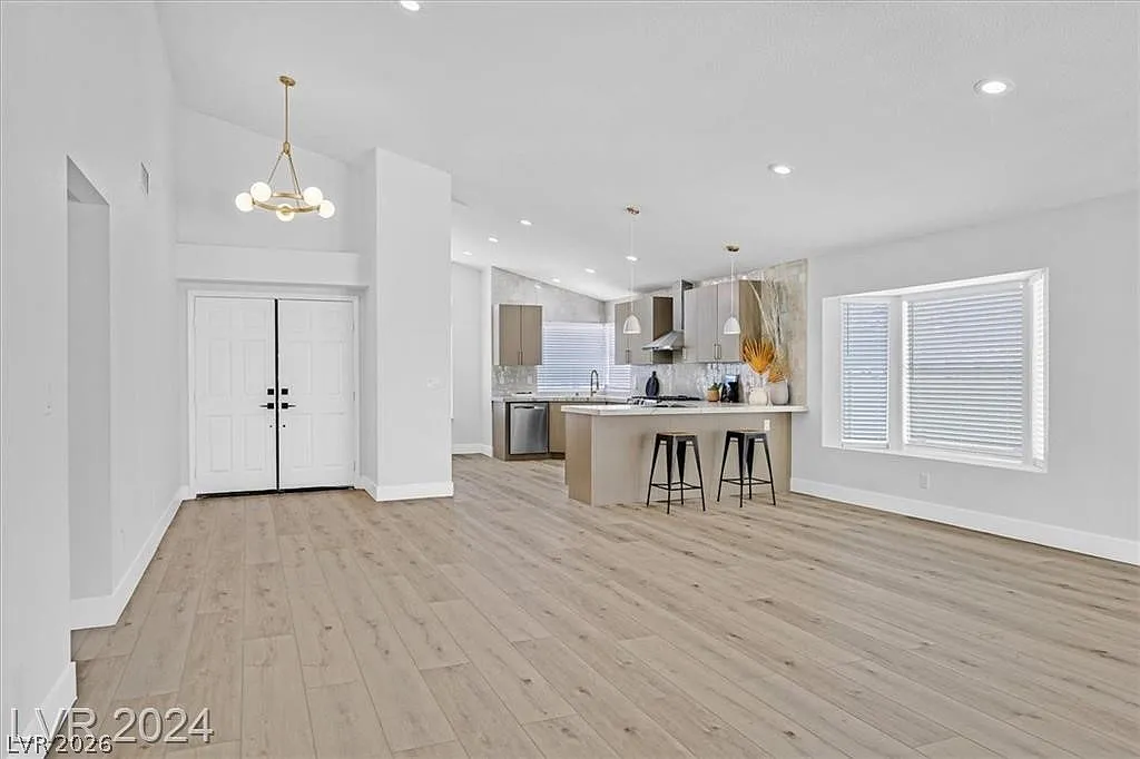 3 bed, 2.0 bath, 1603 sqft, $3,250 — Photo 3